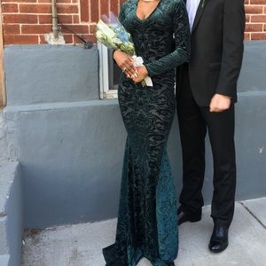 Prom Dress. Size 6/8. Could fit a 4. Paid 470.